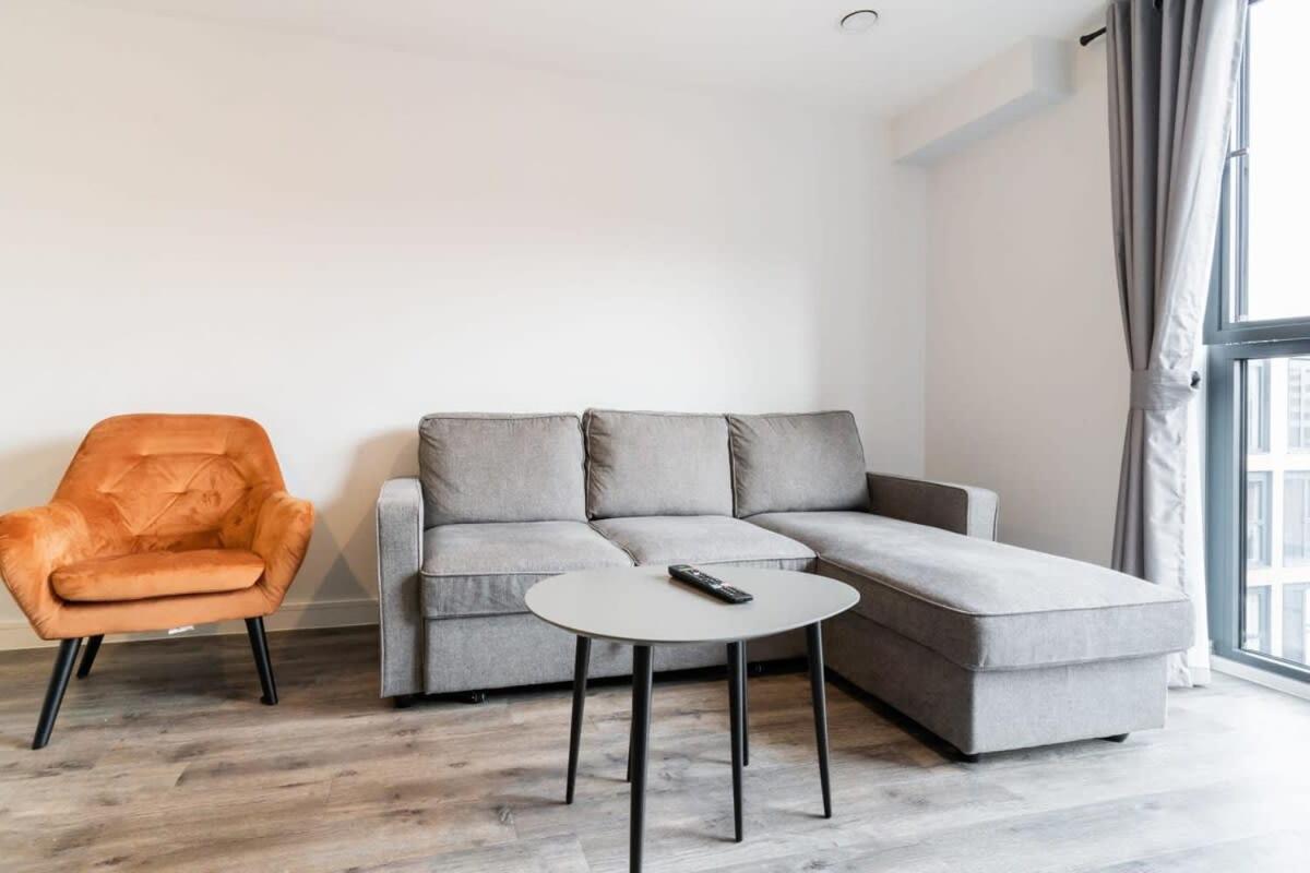 Contemporary 1 Bed Apartment *